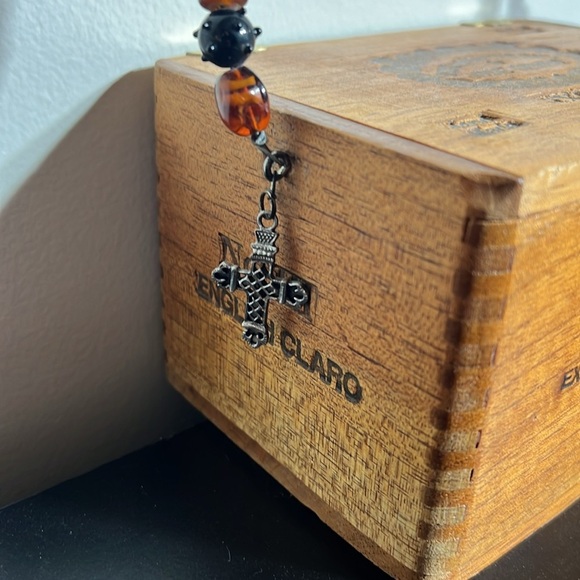 Vintage wooden cigar box purse lined with glass beaded handle and charm - Picture 6 of 15